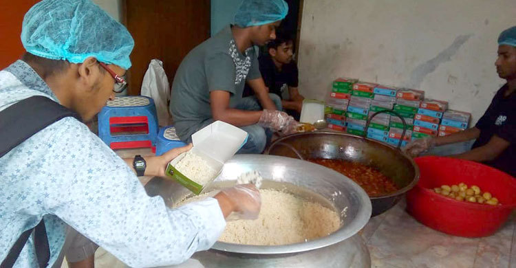 এক টাকায় উন্নতমানের শিশুদের জন্য দুপুরের খাবার